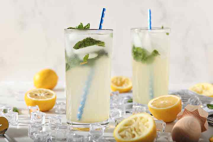 Horizontal image showing a close up of two glasses of Mint Lemonade