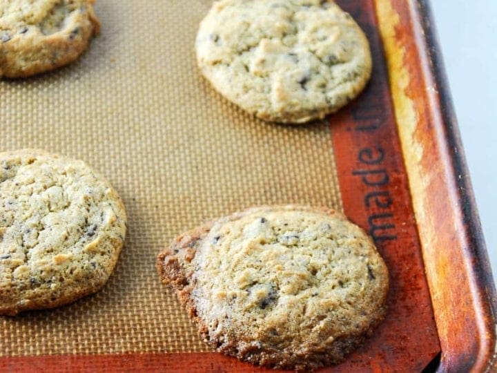 Vegan Peanut Butter Chocolate Chunk Cookies // @frostedvegan for @speckledpalate