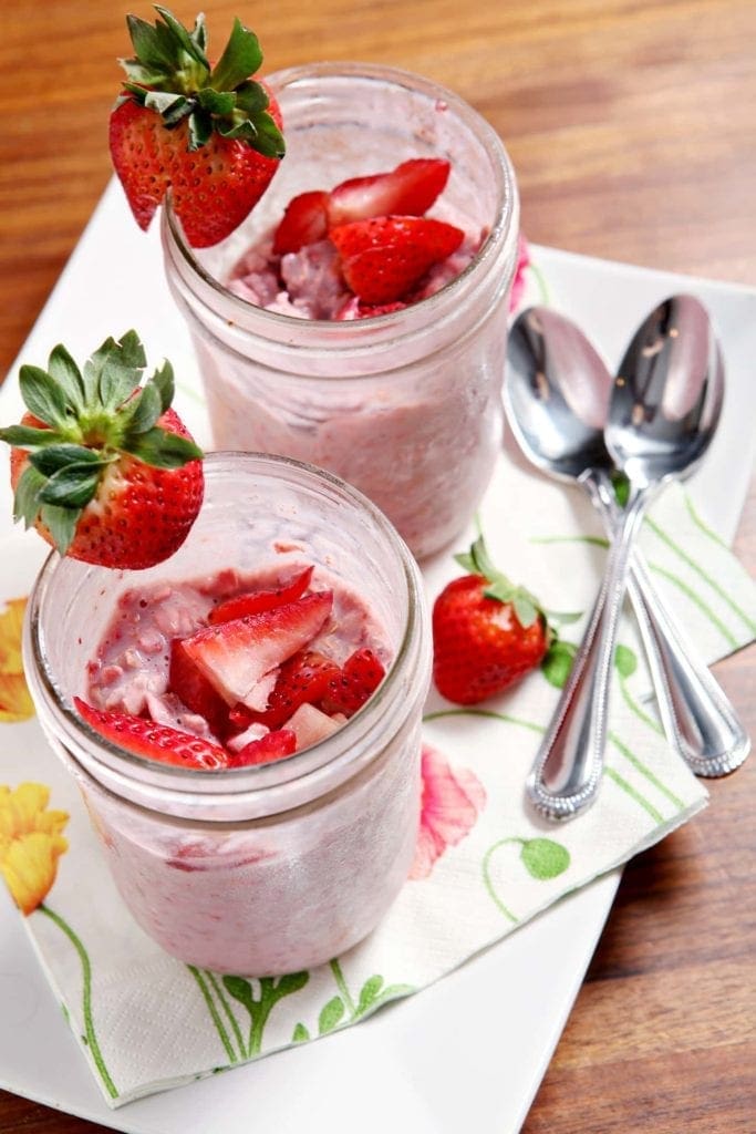 Vegan Strawberry Overnight Oats