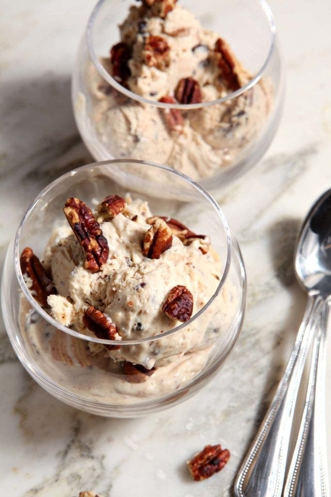 Scoops of no churn peanut butter ice cream in clear glass serving bowls