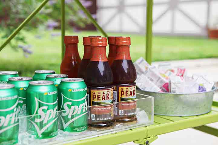 Close up of Gold Pea Teas and Sprites on an outdoor bar cart