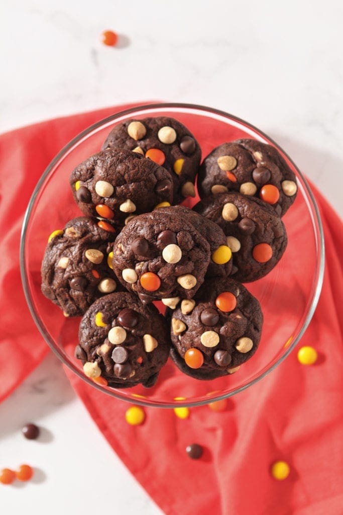 The final Halloween Cookies, displayed on a cake stand