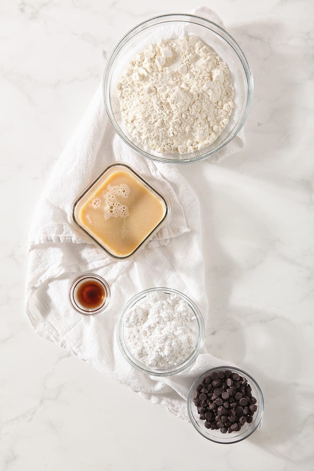 Ingredients for the shortbread cookies from above, in bowls